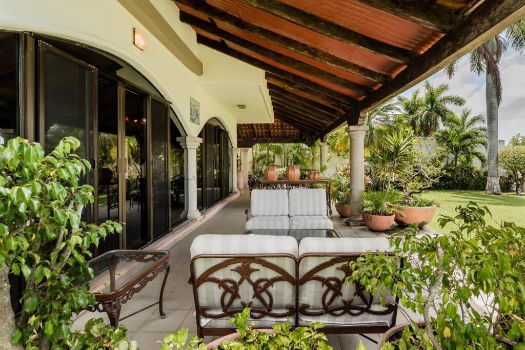 Elegant Lagoon Front Villa By Casa Paraiso Cancun Exterior photo